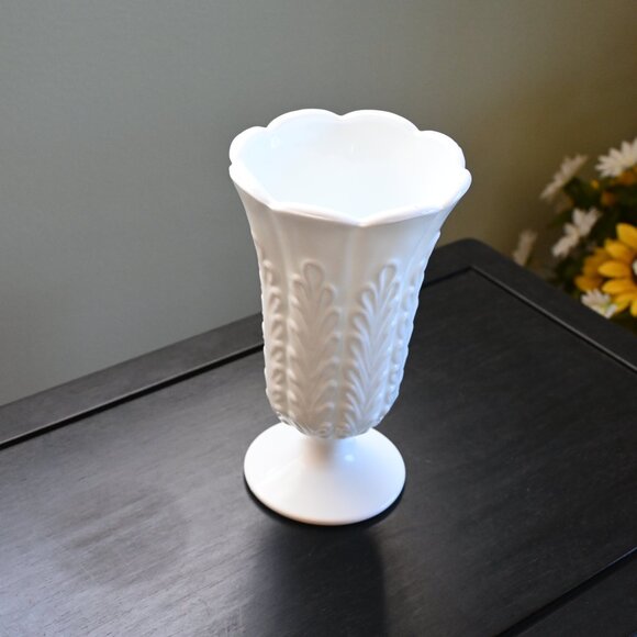 VTG MCM E. O. Brody Co. Milk Glass Tall Fluted Pedestal Vase M5200 Flower Fern - Picture 4 of 9